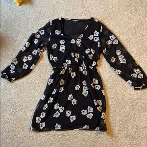 Black and white flowered casual dress